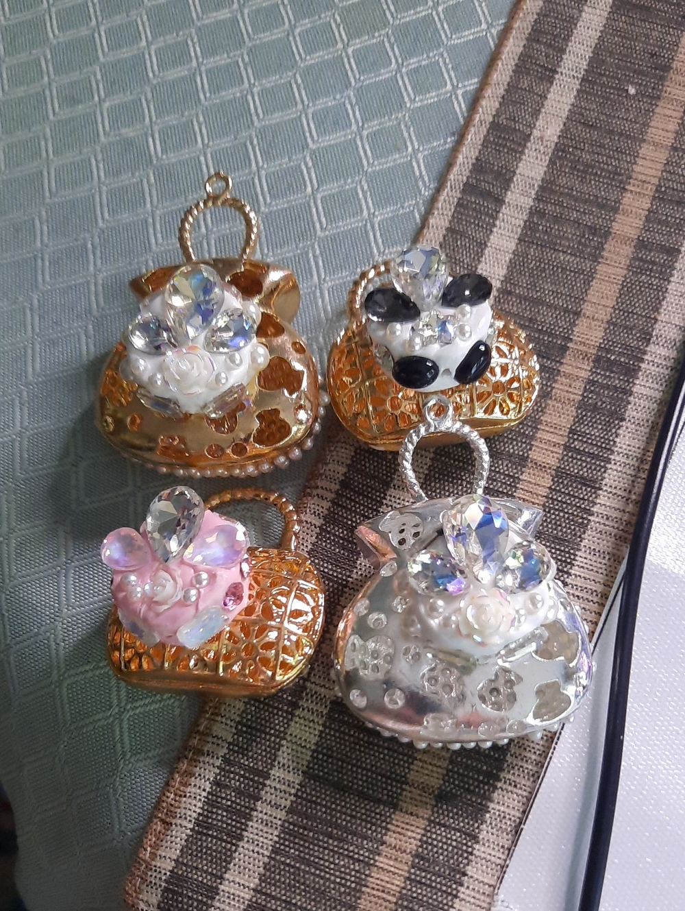 Pearl-Embellished Mini Bag Charm – White and Pink Options - Picture 2 of 2